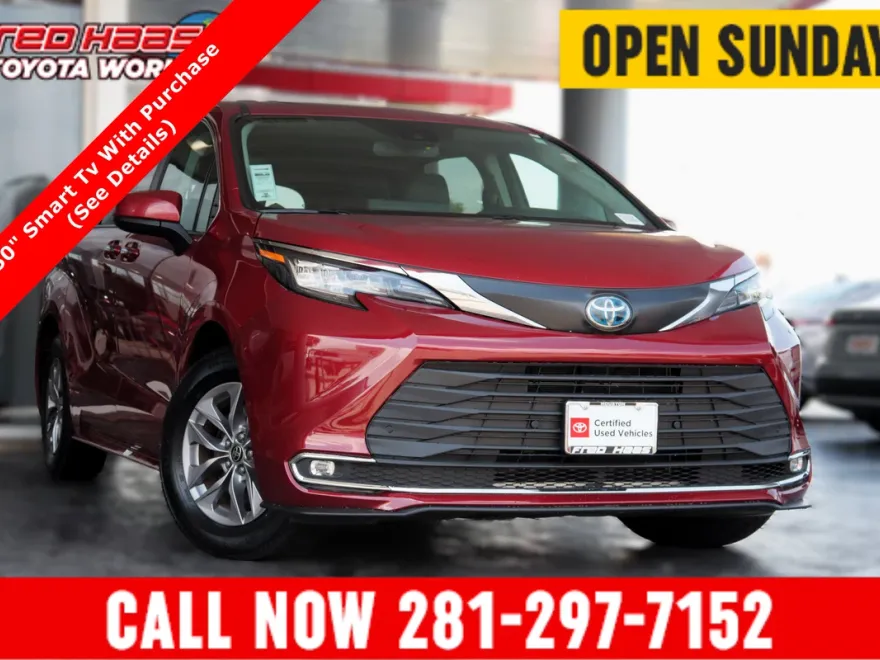 2023 Toyota Sienna XLE photo 1
