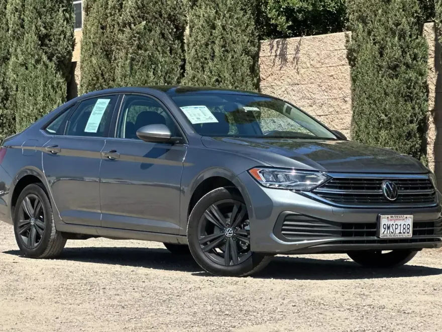 2024 Volkswagen Jetta SE photo 1