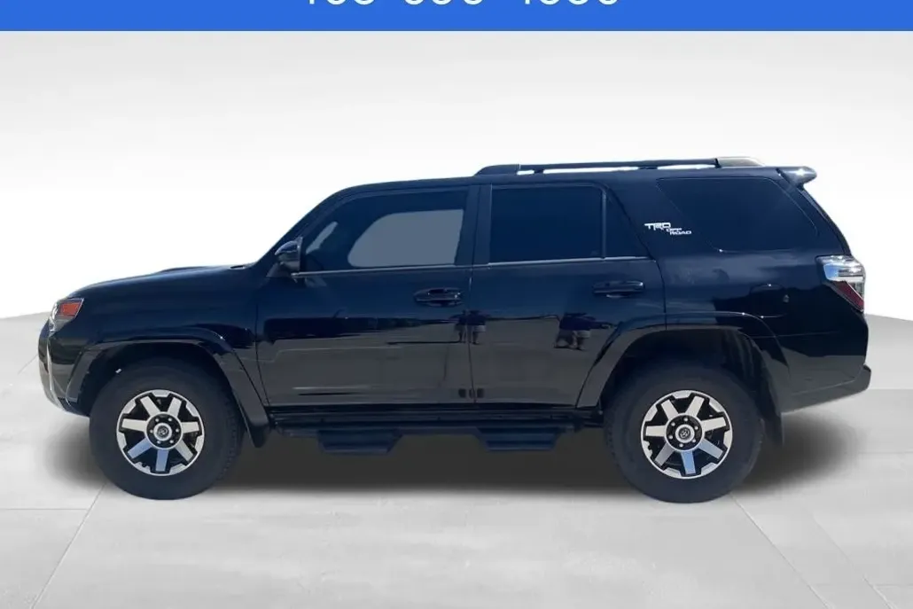 2022 Toyota 4Runner TRD Off-Road photo 1