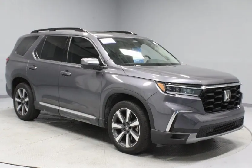 2023 Honda Pilot Touring photo 1