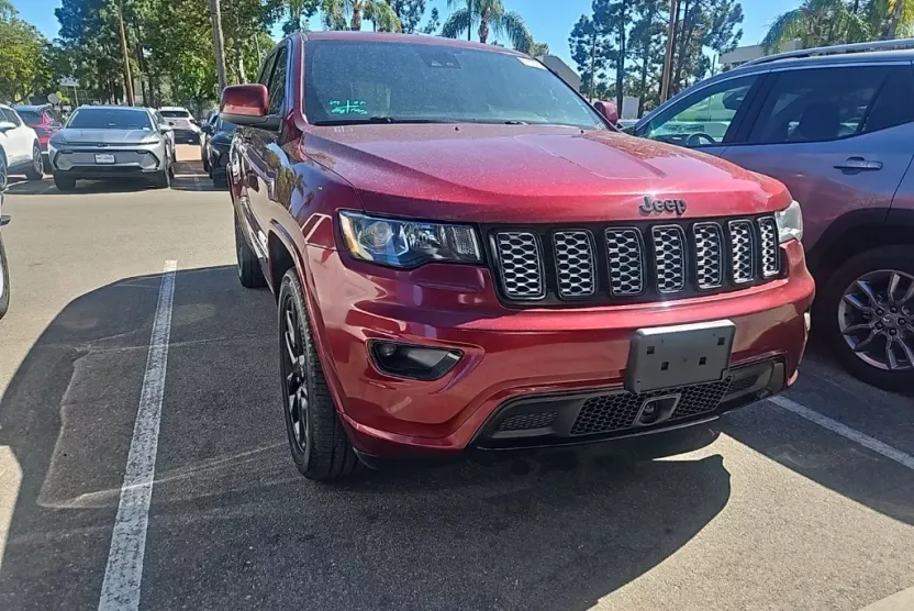 2020 Jeep Grand Cherokee Altitude photo 1