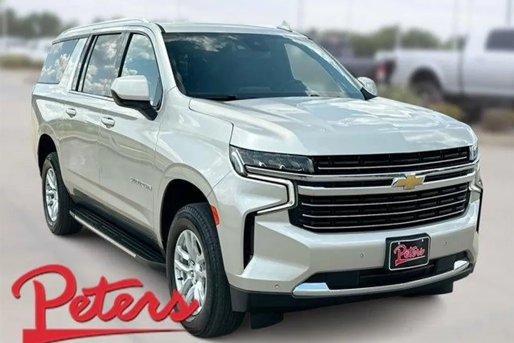 2023 Chevrolet Suburban LT photo 1