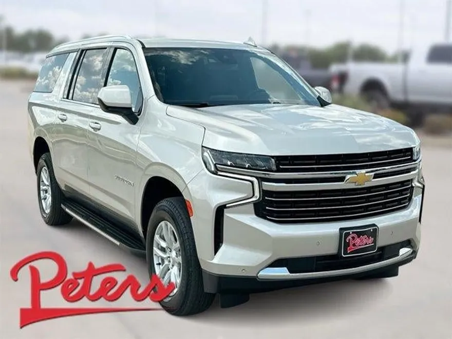 2023 Chevrolet Suburban LT photo 1