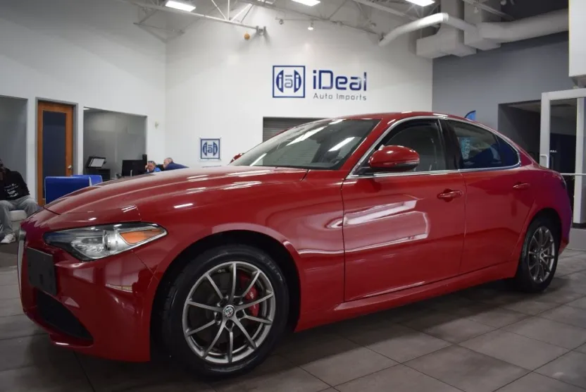 2019 Alfa Romeo Giulia photo 1