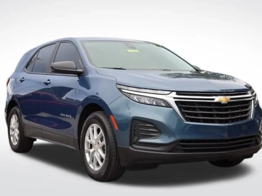 2024 Chevrolet Equinox LS photo 1