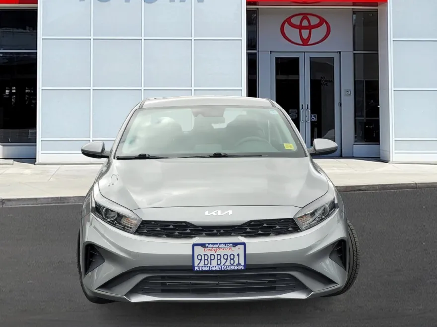 2022 Kia Forte LXS photo 1