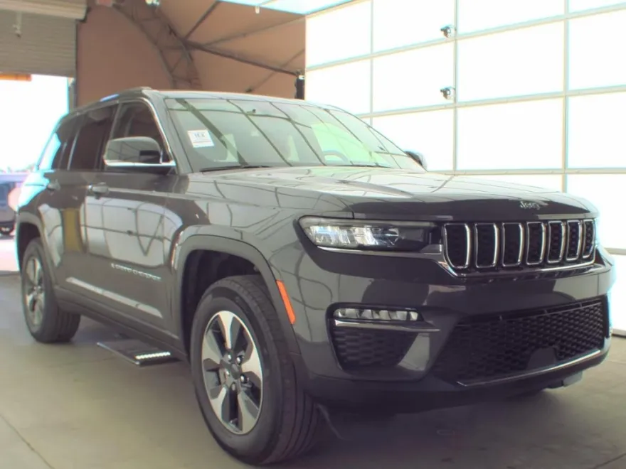 2022 Jeep Cherokee Limited 4xe photo 1