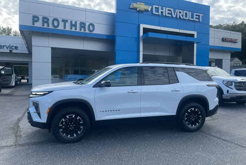 2026 Chevrolet Traverse Z71 photo 1