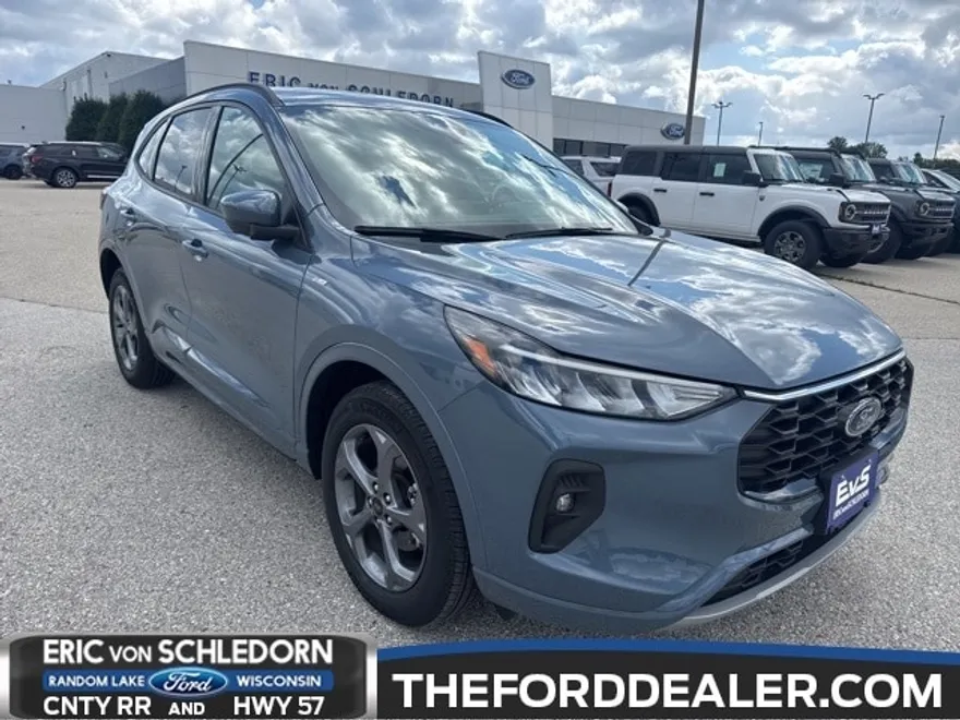 2023 Ford Escape ST-Line Select photo 1
