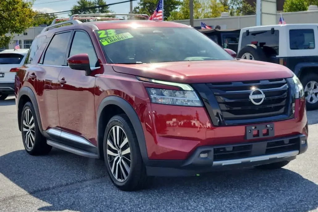 2023 Nissan Pathfinder Platinum photo 1