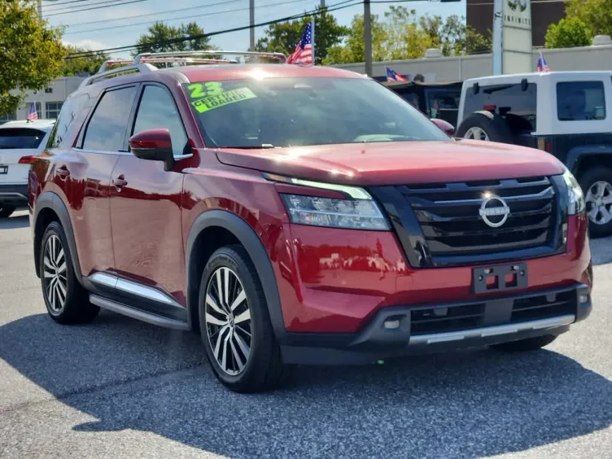 2023 Nissan Pathfinder Platinum photo 1