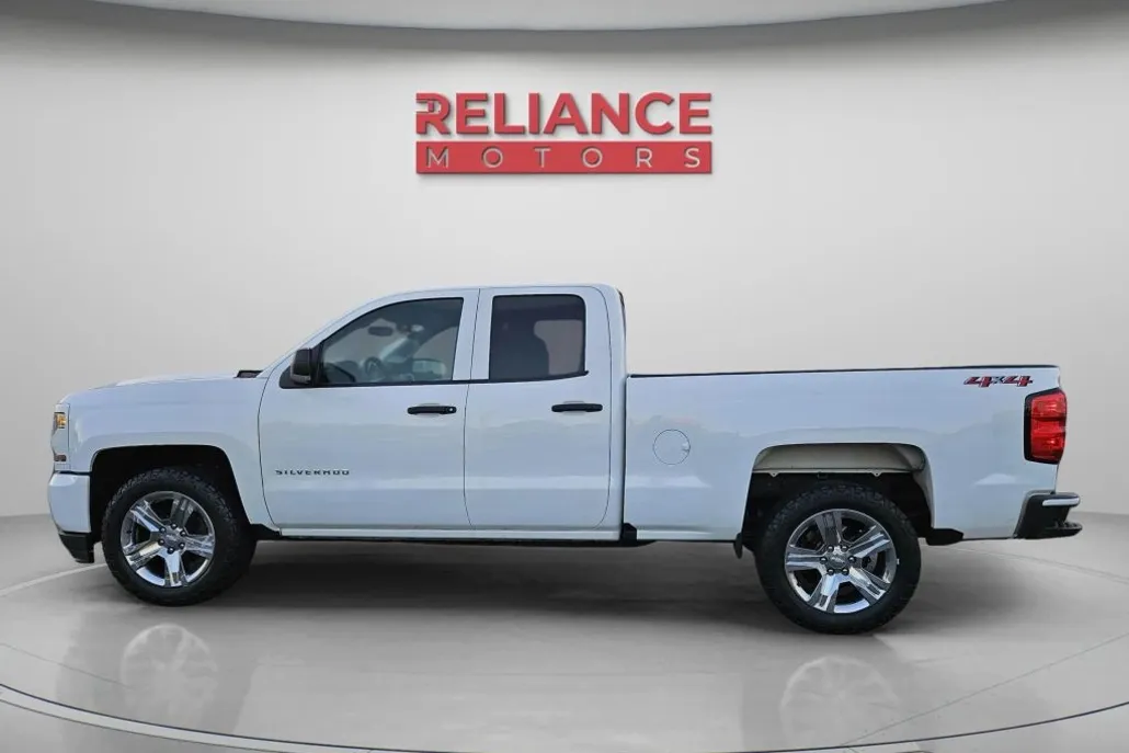 2018 Chevrolet Silverado 1500 Custom photo 1