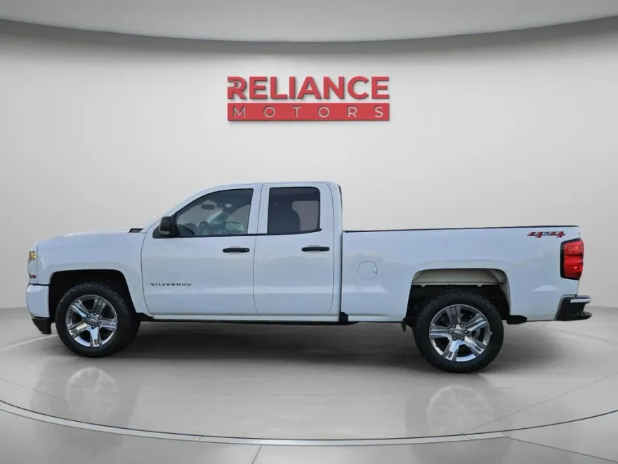 2018 Chevrolet Silverado 1500 Custom photo 1