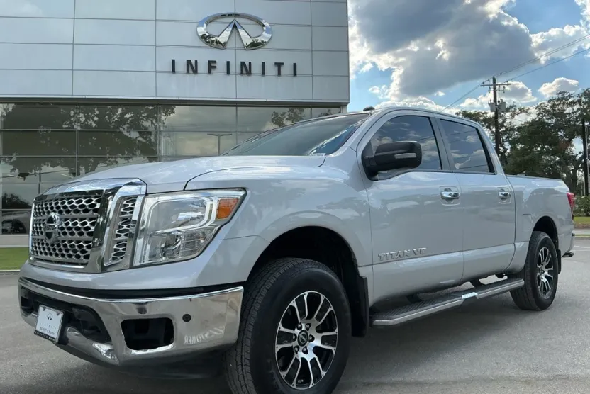 2019 Nissan Titan SV photo 1