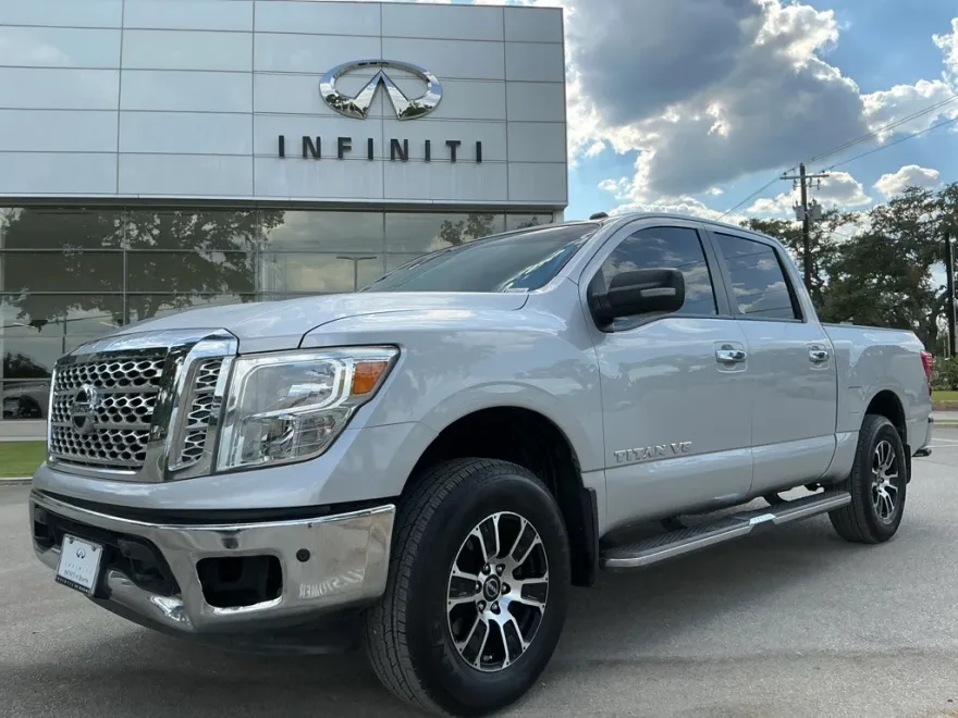2019 Nissan Titan SV photo 1