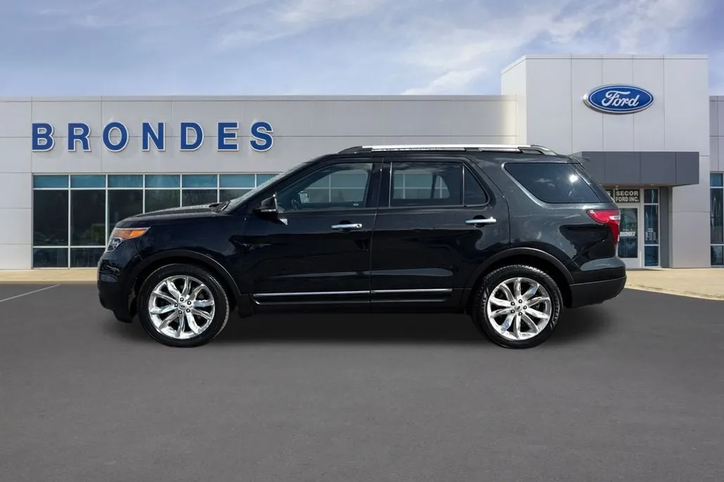 2015 Ford Explorer XLT photo 1