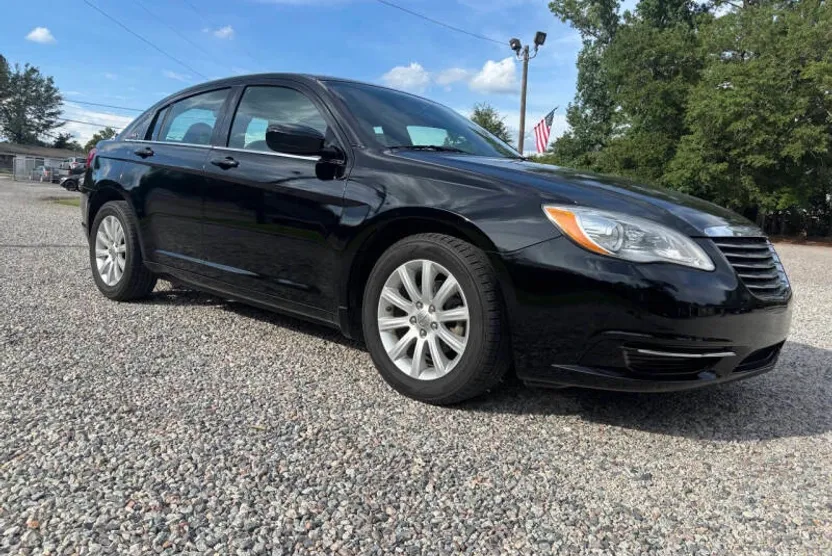 2014 Chrysler 200 Touring photo 1