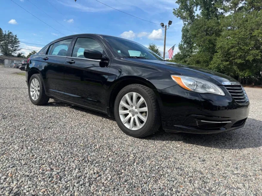 2014 Chrysler 200 Touring photo 1