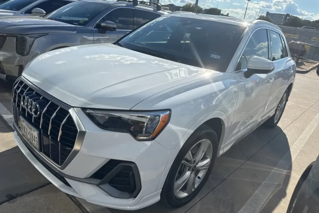 2022 Audi Q3 45 TFSI S line Premium photo 1