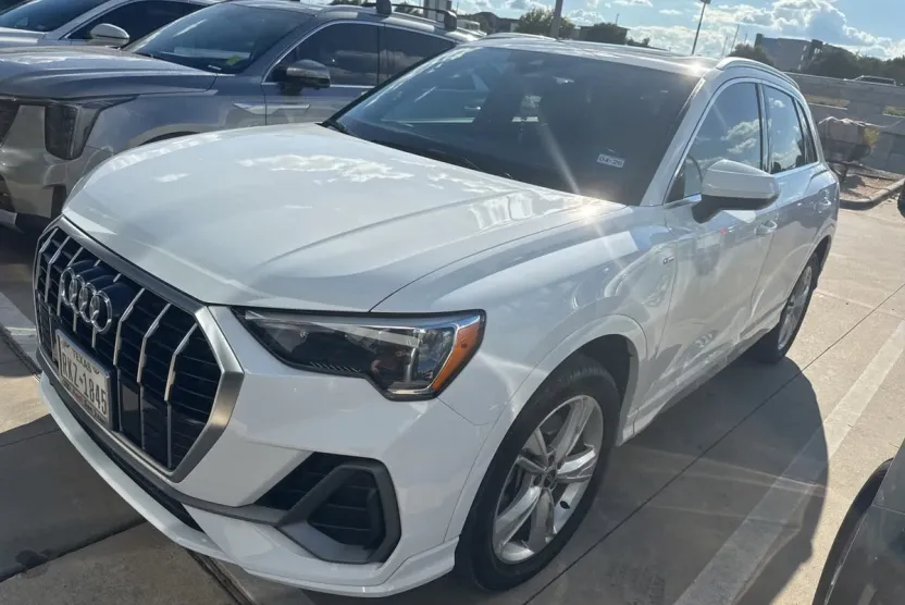 2022 Audi Q3 45 TFSI S line Premium photo 1