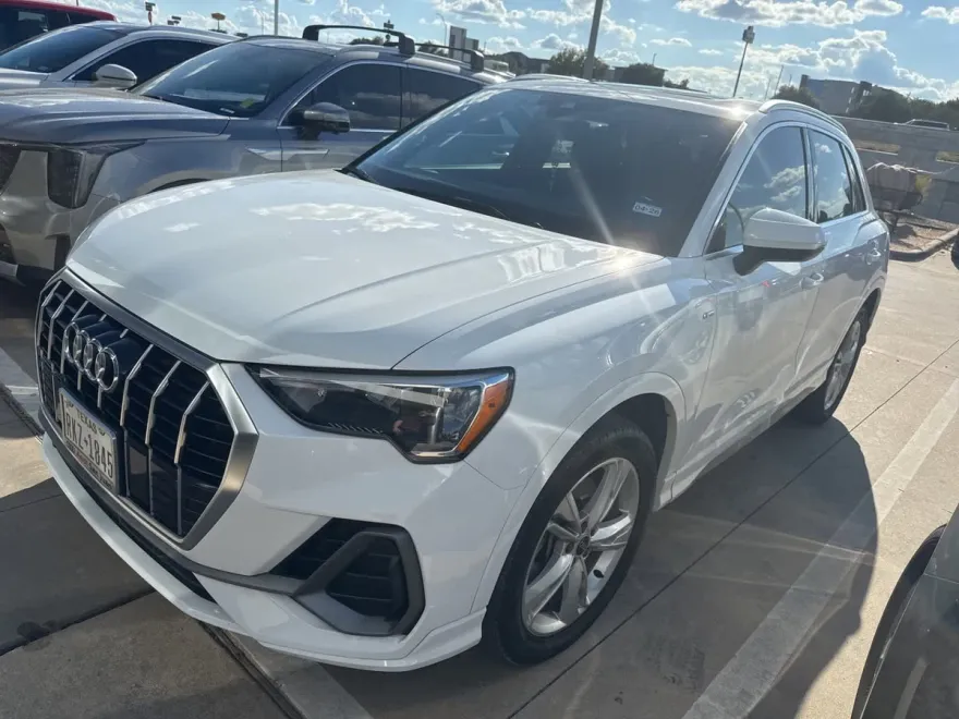 2022 Audi Q3 45 TFSI S line Premium photo 1