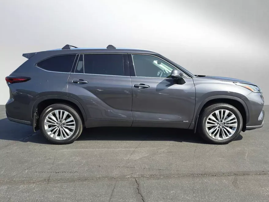 2025 Toyota Highlander Hybrid Platinum photo 1