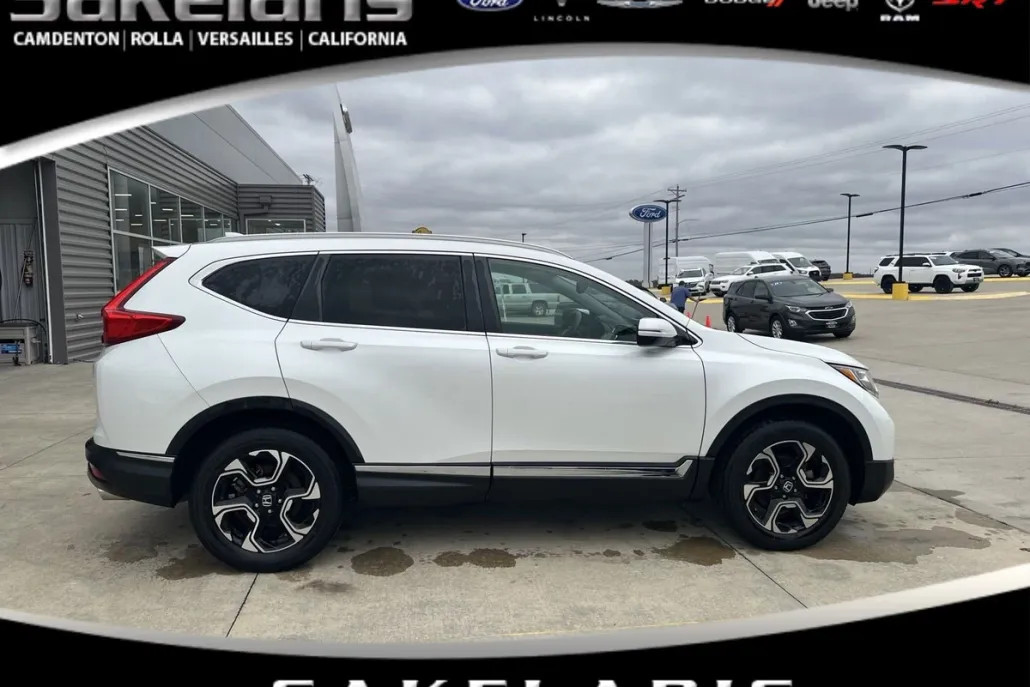 2019 Honda CR-V Touring photo 1