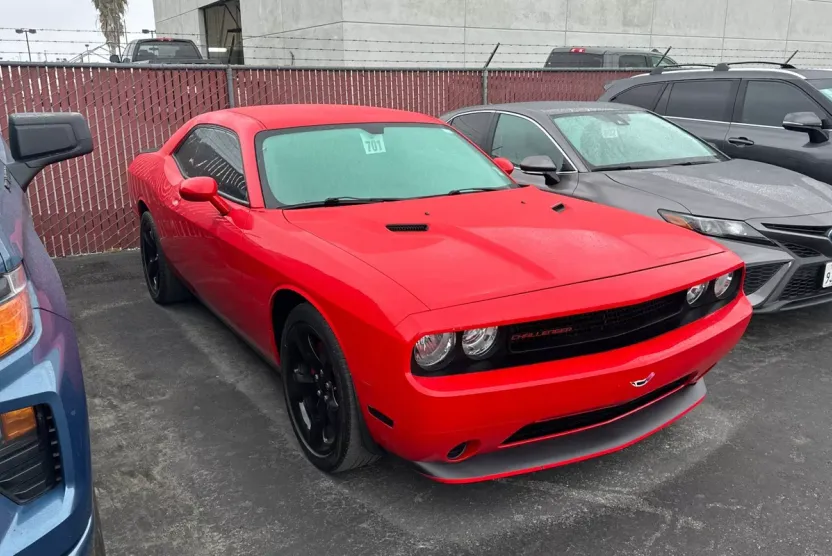 2014 Dodge Challenger SXT photo 1
