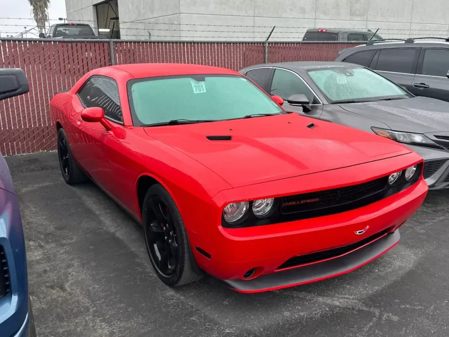 2014 Dodge Challenger SXT photo 1