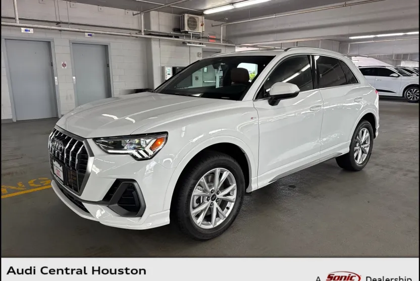 2025 Audi Q3 S line Premium photo 1