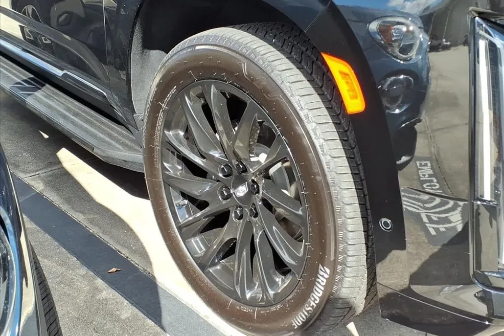 2023 Cadillac Escalade Base photo 1