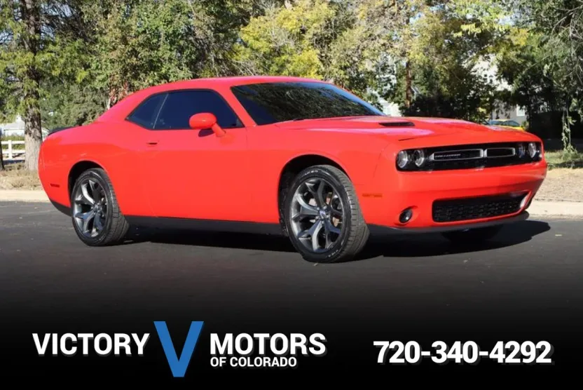 2016 Dodge Challenger SXT photo 1