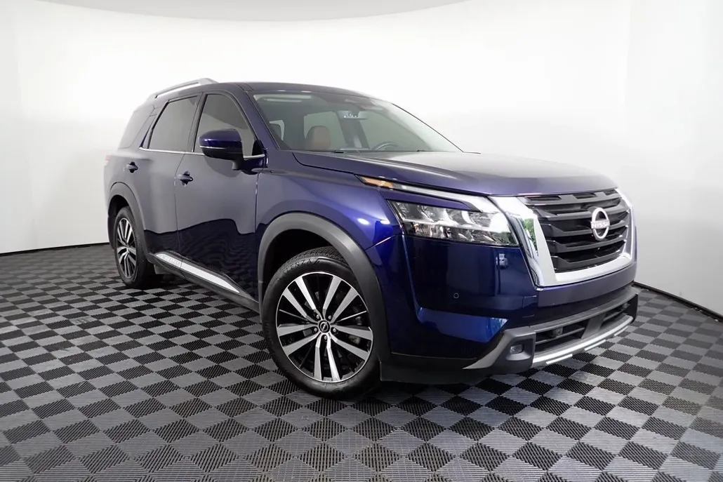 2024 Nissan Pathfinder Platinum photo 1