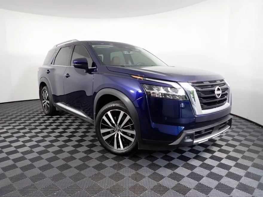 2024 Nissan Pathfinder Platinum photo 1