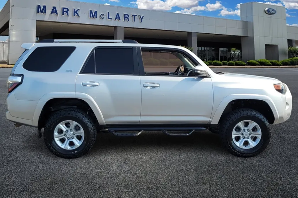 2020 Toyota 4Runner SR5 4WD photo 1