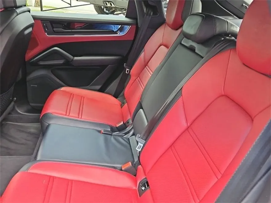 2024 Porsche Cayenne Base photo 15