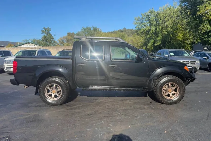 2018 Nissan Frontier Crew Cab PRO-4X photo 1