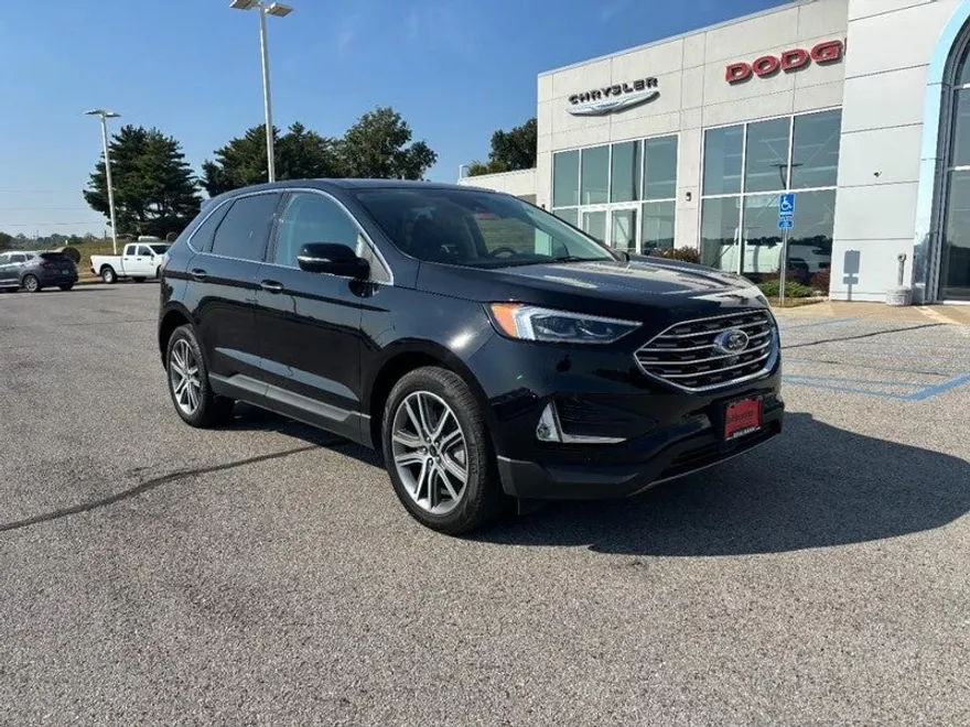 2024 Ford Edge Titanium photo 1