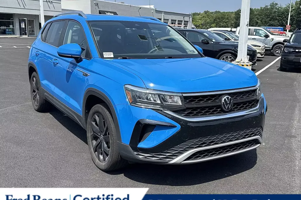 2023 Volkswagen Taos SE photo 1