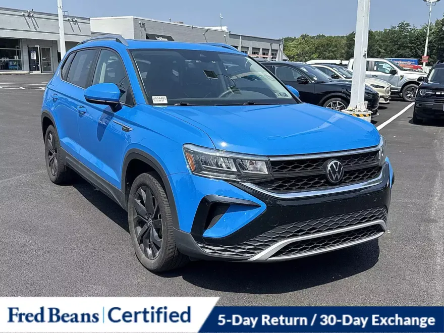 2023 Volkswagen Taos SE photo 1
