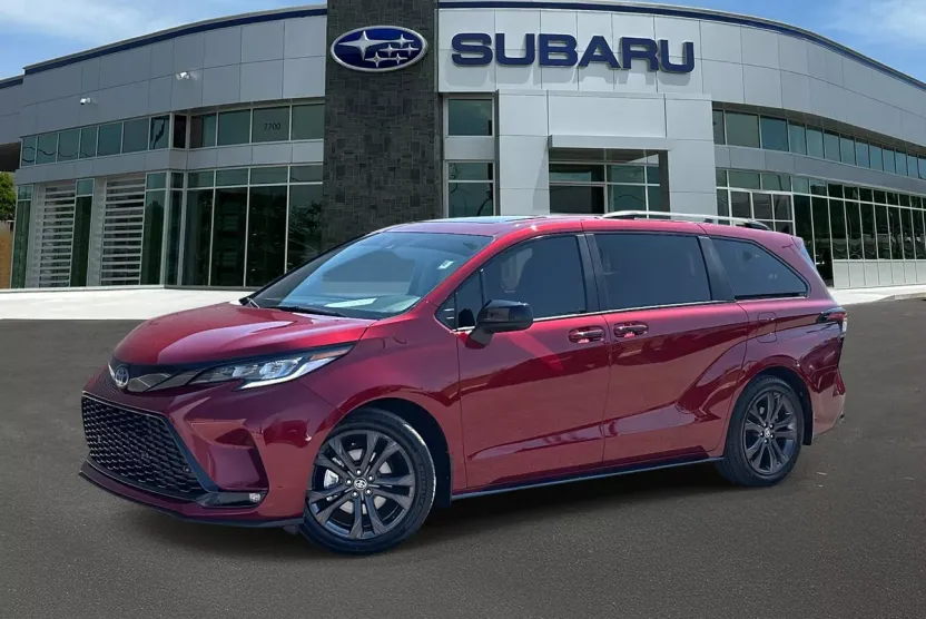 2025 Toyota Sienna XSE photo 1