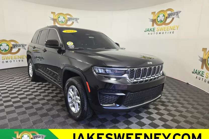 2022 Jeep Grand Cherokee Laredo photo 1