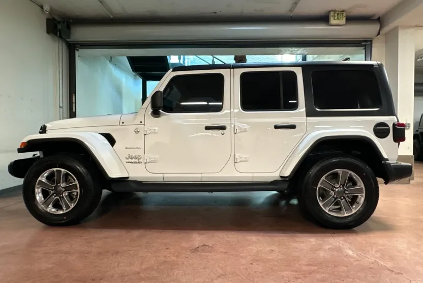2020 Jeep Wrangler Unlimited Sahara photo 1