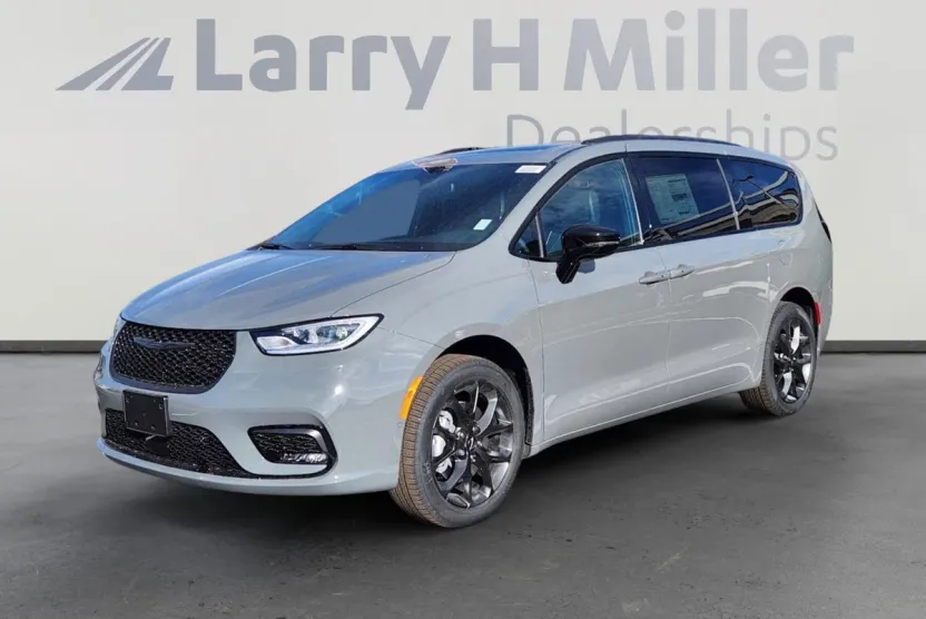 2025 Chrysler Pacifica Limited photo 1