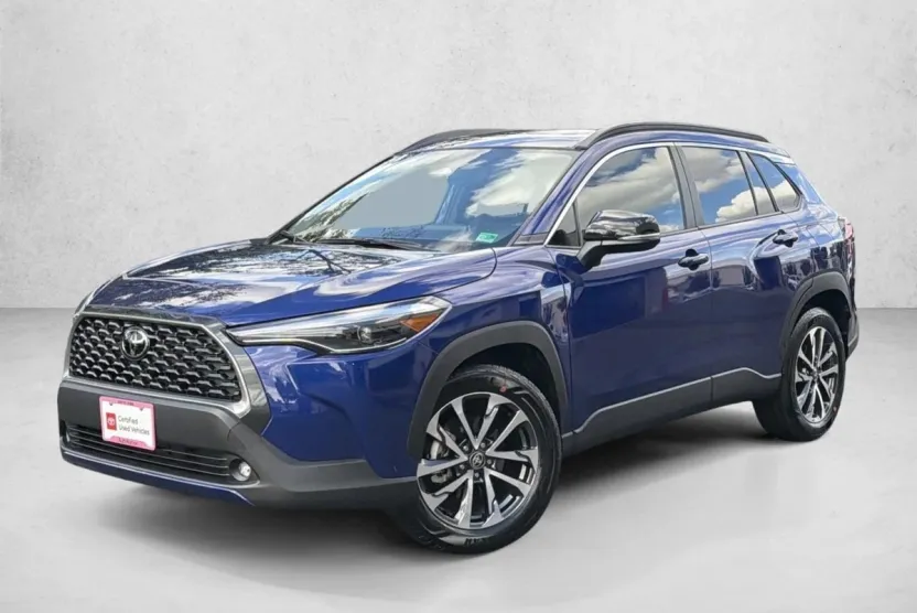2025 Toyota Corolla Cross XLE photo 1