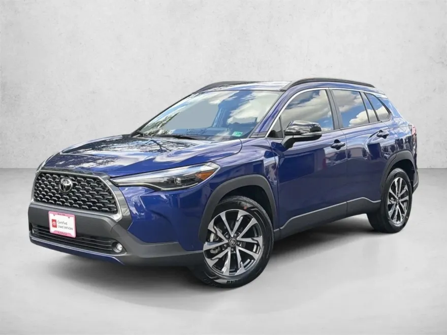 2025 Toyota Corolla Cross XLE photo 1