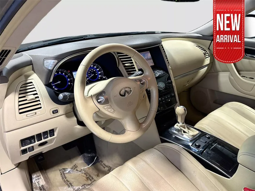 2016 Infiniti QX70 photo 1