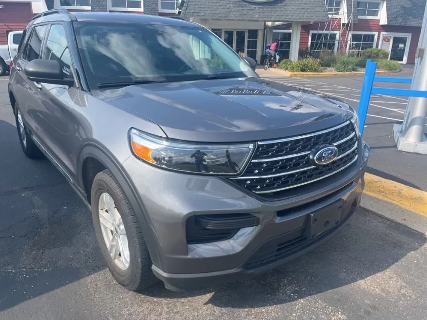 2021 Ford Explorer XLT photo 1