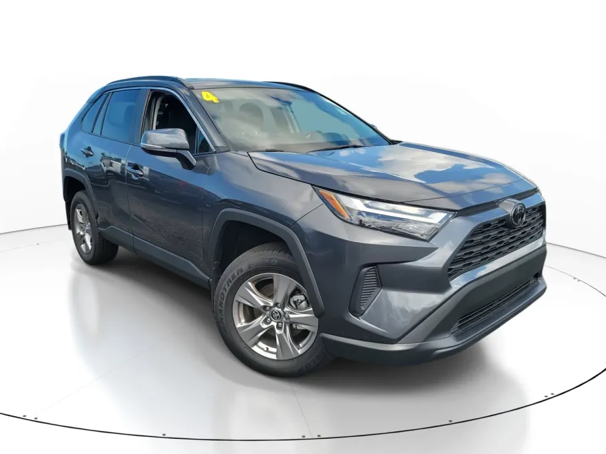 2025 Toyota RAV4 XLE photo 1