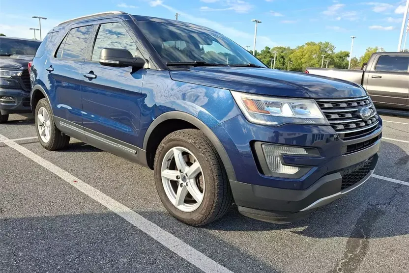 2017 Ford Explorer XLT photo 3